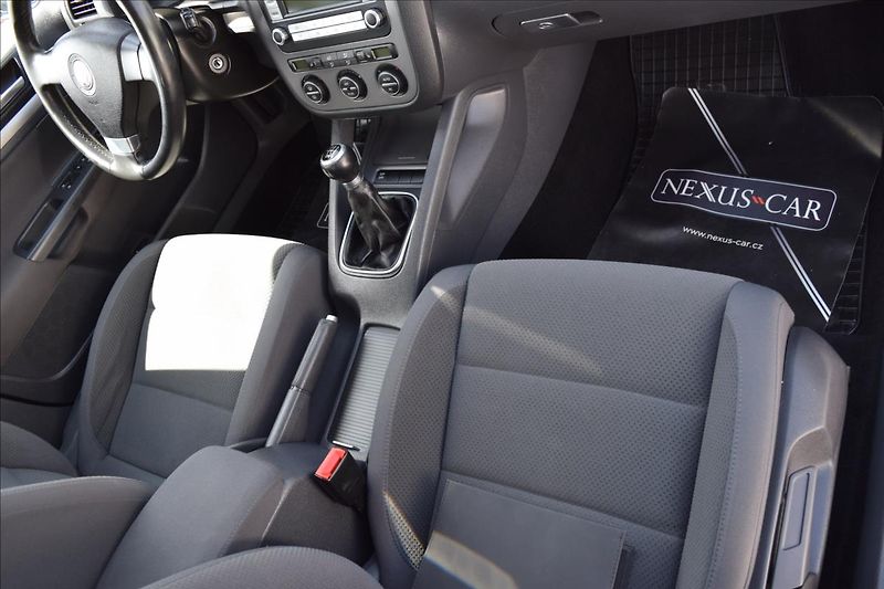 Volkswagen Golf 1,9 TDI 77KW 4X4 PO ROZVODECH - fotka 22 z 46