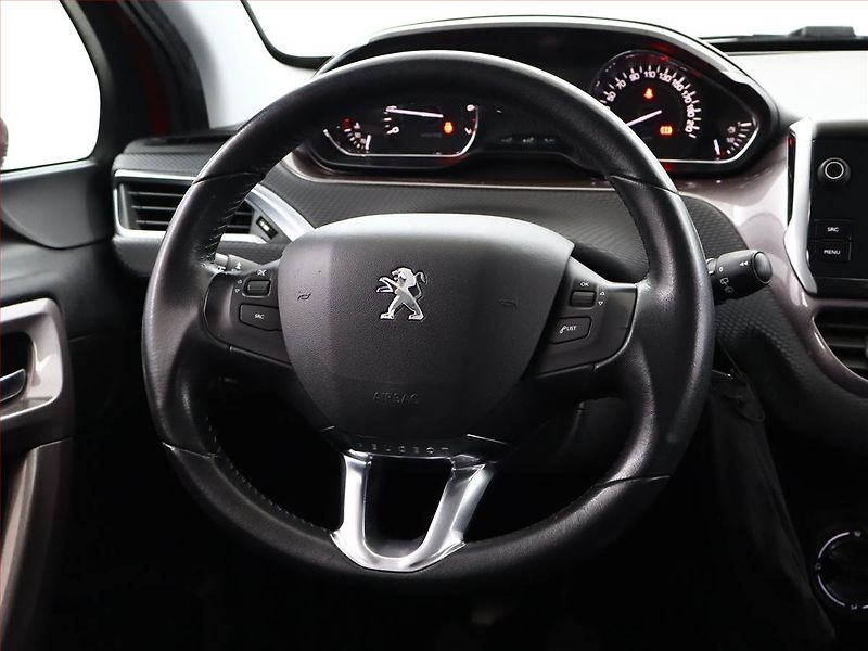 Peugeot 2008 (2015) 1.6 VTi, Tempomat - fotka 14 z 18