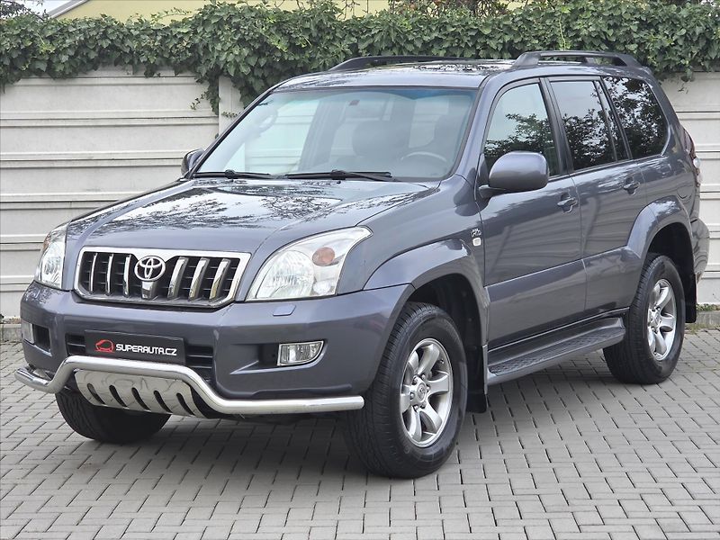 Toyota Land Cruiser 3,0 D-4D 127kW 8-míst ČR 1.maj - fotka 3 z 29