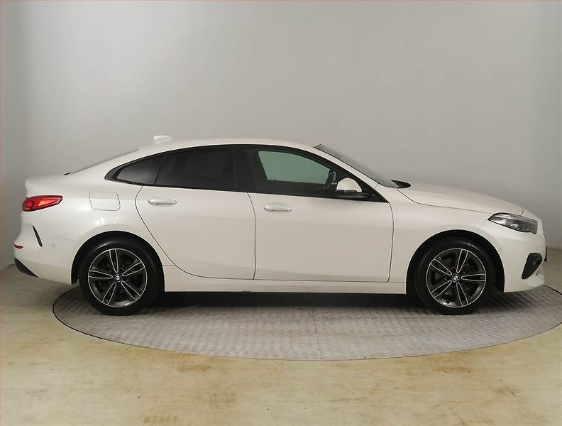 BMW Řada 2 (2020) M Paket 218i Gran Coupé - fotka 6 z 24