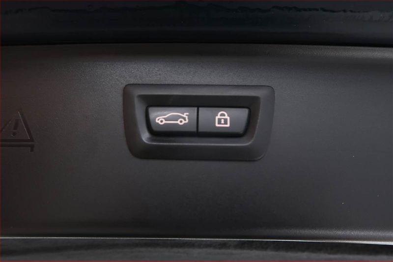 BMW Řada 5 (2010) 530d, Automat, Navi, Bi-Xenony - fotka 18 z 19