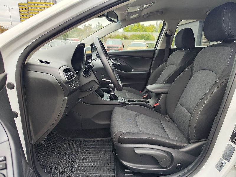Hyundai i30 1.5 T-GDI/117kW Smart Navi - fotka 14 z 34