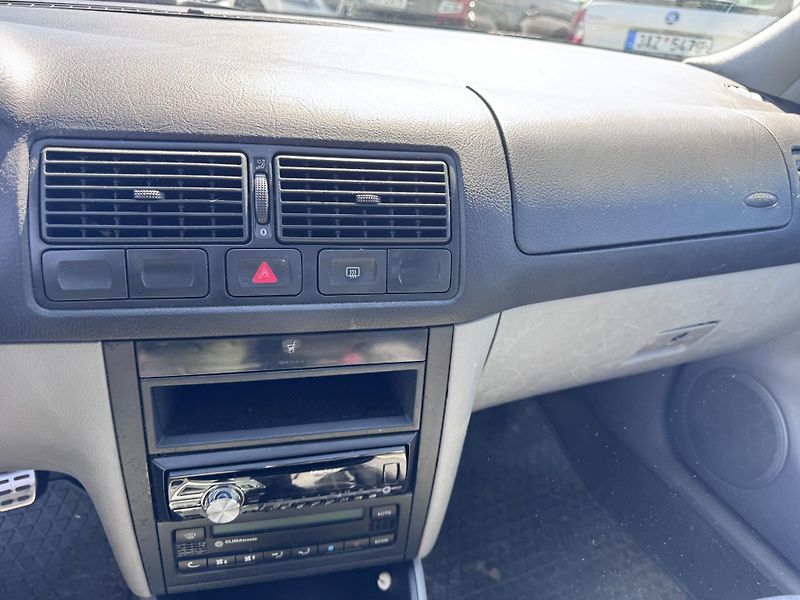 Volkswagen Golf 1.4 16V, 55 kW, 159 tis km - fotka 11 z 16