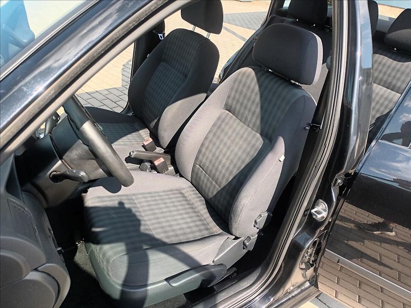 Škoda Octavia 1,6 MPI,75KW,KLIMA,SERVIS,KOLA - fotka 11 z 31