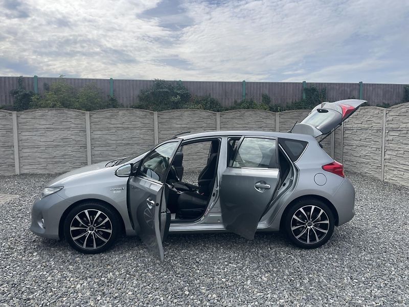 Toyota Auris 1.8i 16v HYBRID AUT SERVIS TOP - fotka 147 z 172