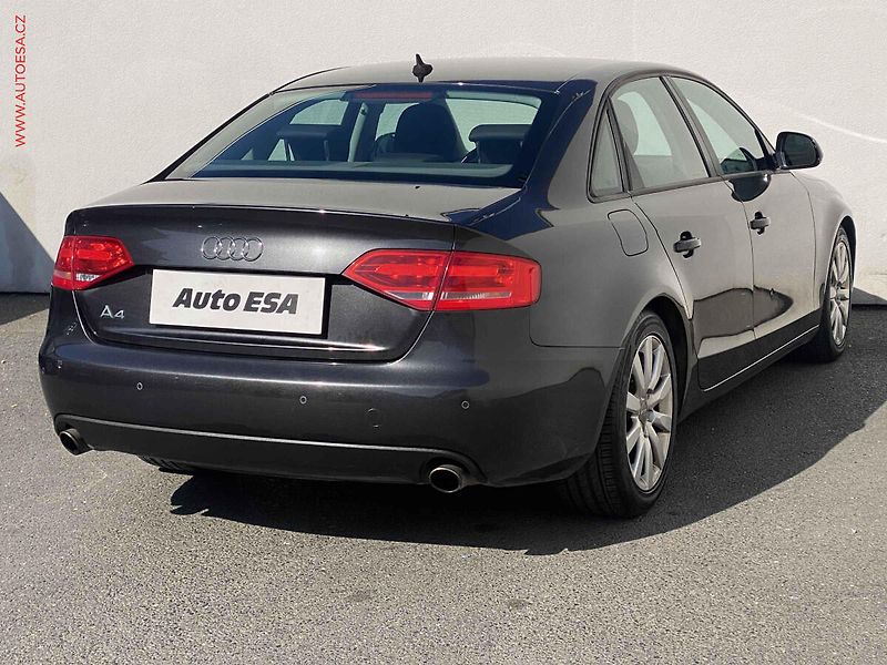 Audi A4 (2008) 3.2FSi Quattro, ČR, AT, navi - fotka 4 z 19
