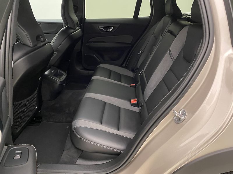 Volvo V60 CC B5 AWD BRIGHT PLUS AUT  - fotka 5 z 58