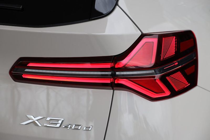 BMW X3 xDrive 40d - fotka 18 z 18