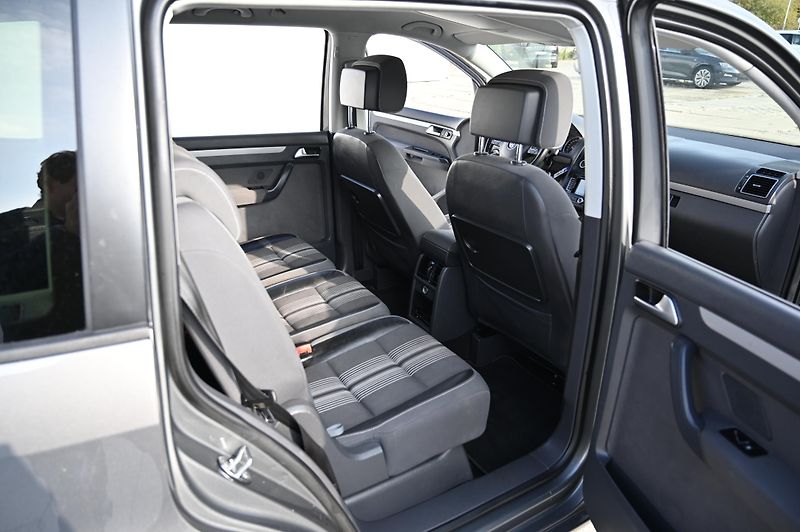 Volkswagen Touran 2.0TDI 103KW Match 7Míst 11/12 - fotka 29 z 49