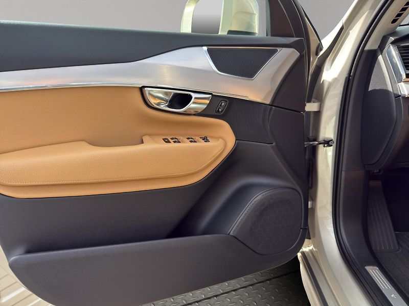 Volvo XC90 (2015) D5 AWD MOMENTUM AUT CZ - fotka 12 z 30