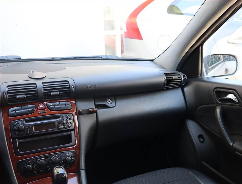 Mercedes-Benz Třídy C (2003) C 200 CDI , po STK, udržované - fotka 8 z 15