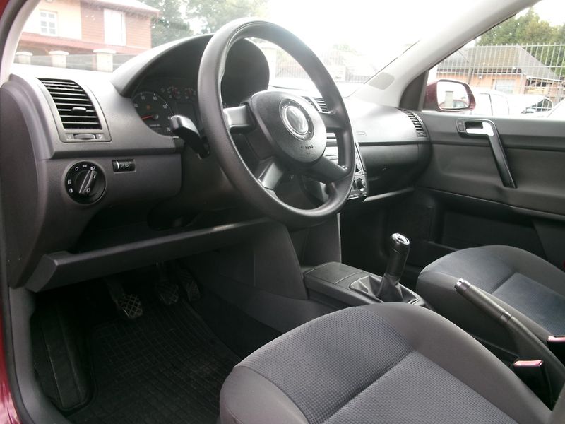 Volkswagen Polo (2006) 1,4 16V COMFORT AC ISOFIX - fotka 22 z 26