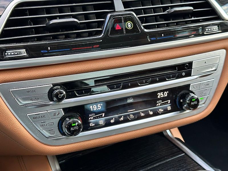 BMW Řada 7 740D xDrive Executive Pro - fotka 21 z 24