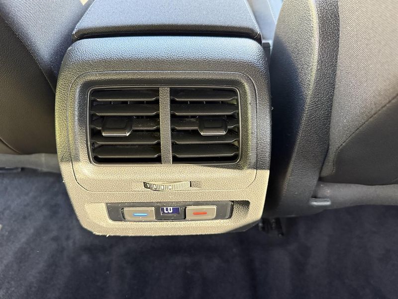 Volkswagen Touran (2021) 2,0TDi 110kW HIGHLINE 7-míst - fotka 11 z 19