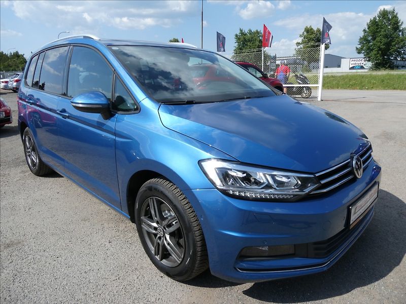 Volkswagen Touran 1,4 TSi 110kW DSG,LED,serviska - fotka 1 z 49