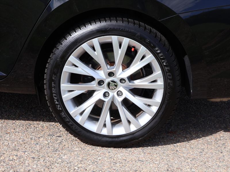 Škoda Superb 2,0 TDI 147kW 4x4 DSG Style+ C - fotka 27 z 34