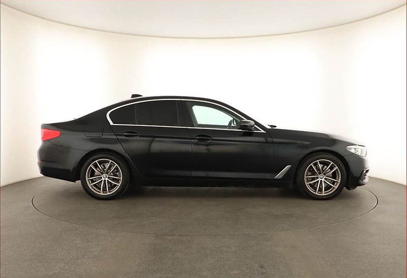 BMW Řada 5 (2020) 520d, Automat, Serv.kniha - fotka 6 z 19