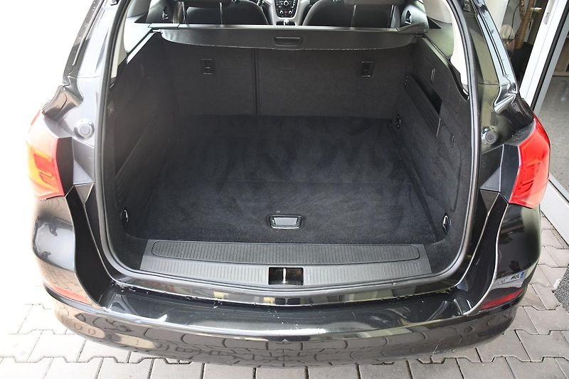 Opel Astra 1.7CDTi SPORTS TOURER - fotka 29 z 31