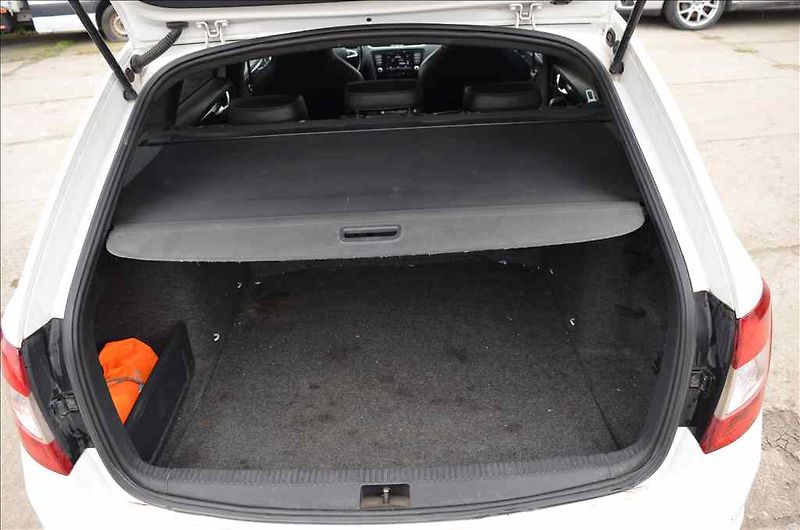 Škoda Octavia (2014) COMBI III. 2,0 TDI RS DSG - fotka 22 z 24