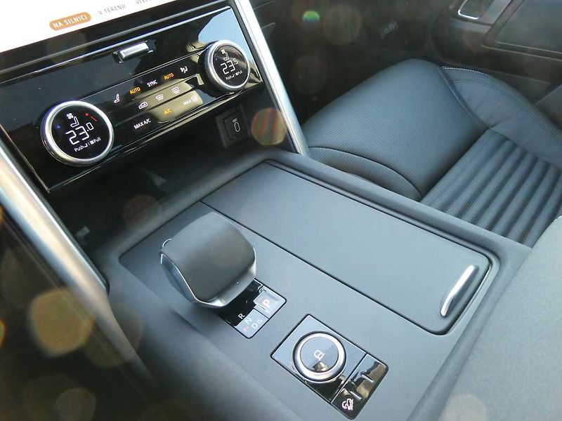 Land Rover Discovery 5 3,0 Gemini D350 - fotka 32 z 44