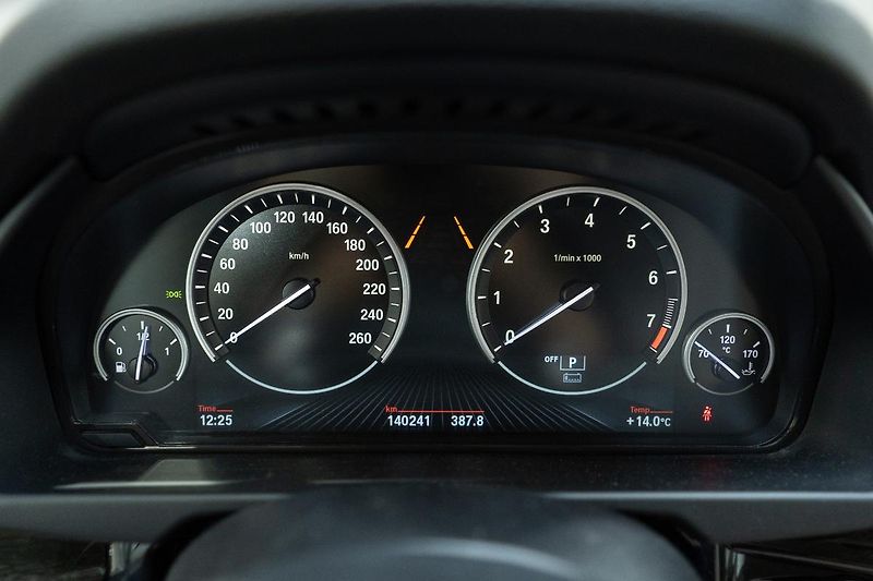 BMW X5 40e 2.0 180 kW xDrive - fotka 10 z 49