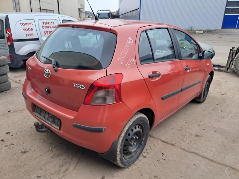 Toyota Yaris (2006) 1.3 64Kw NÁHRADNÍ DÍLY - fotka 4 z 10
