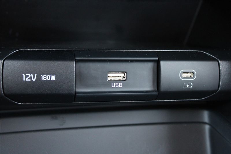 Kia Ceed 1,5 T-GDI  ČR,1MAJ,SPIN,ZÁRUKA - fotka 16 z 30
