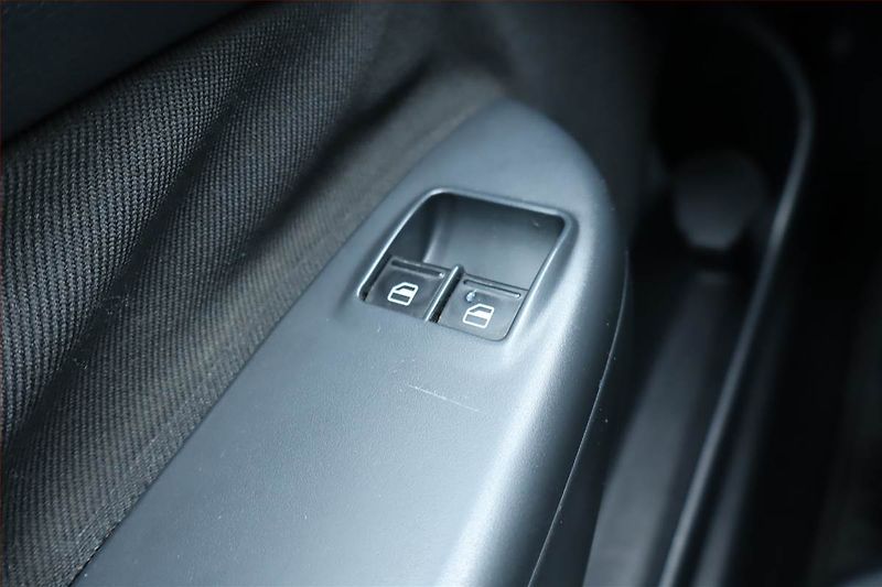 Škoda Octavia (2011) 1.6, Serv.kniha, Tempomat - fotka 16 z 21