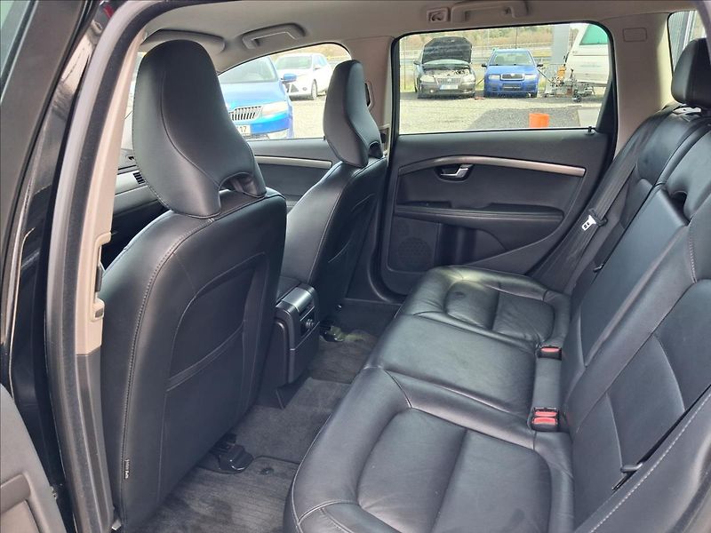 Volvo V70 2,0 133KW,servis,vada turba - fotka 9 z 14