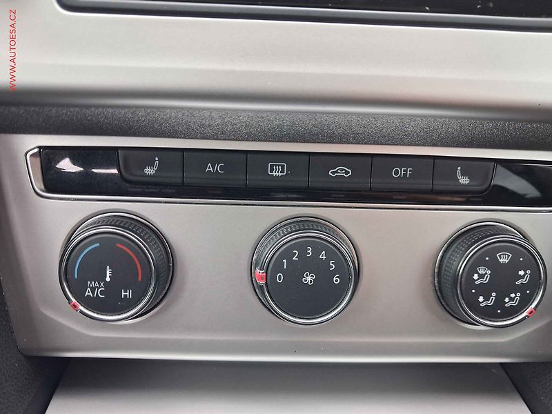 Volkswagen Passat (2015) 2.0 TDI, servis.kniha - fotka 13 z 18