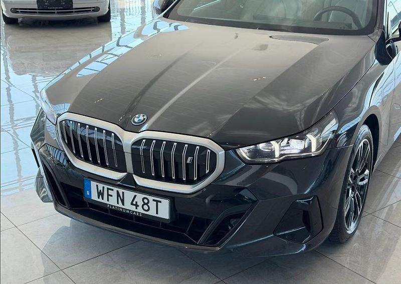 BMW i5 eDrive40 Touring M Kam Tažné - fotka 7 z 23