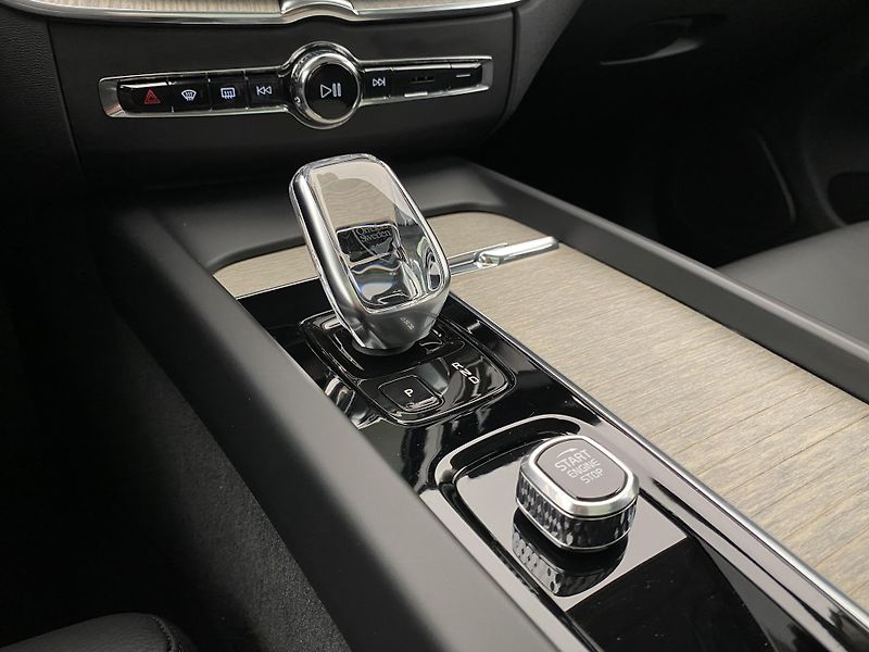 Volvo XC60 B5 AWD INSCRIPTION REZERVACE - fotka 29 z 43
