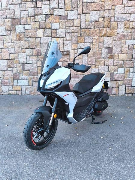 Aprilia (2026) SR GT 400 Dusty Grey - fotka 16 z 18