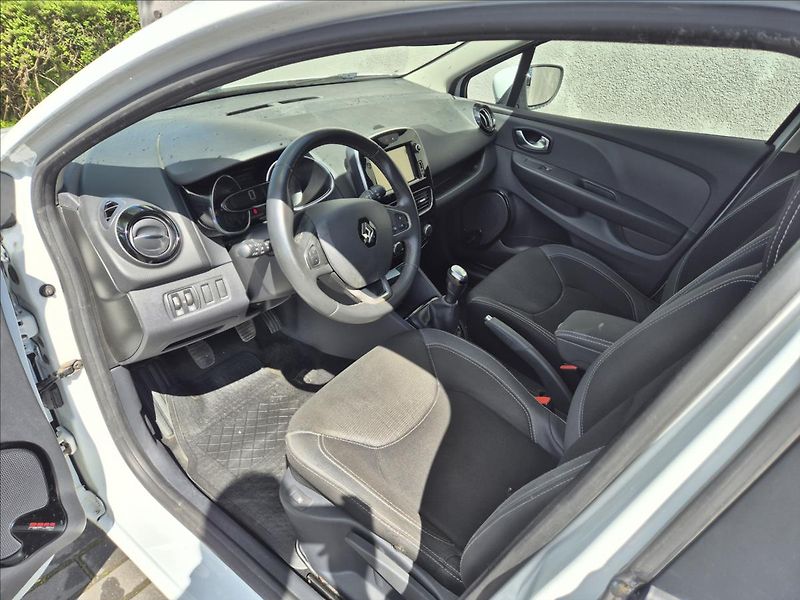 Renault Clio 1,2 i GrandTour Klima Výhřev - fotka 11 z 28