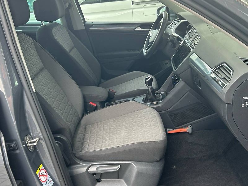 Volkswagen Tiguan (2020) 1.5 TSI Life - fotka 18 z 32