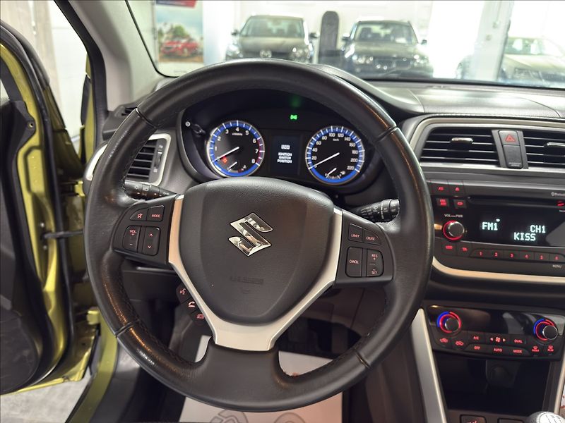 Suzuki SX4 S-Cross 1,6   VVTi 4X4 KEY-LESS VÝHŘEV - fotka 8 z 38