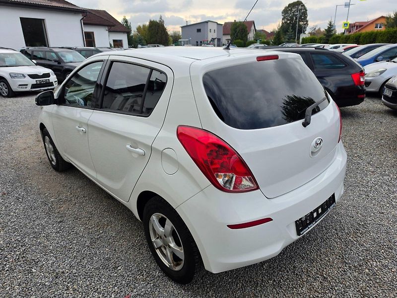 Hyundai i20 (2014) 1.2i Velmi pěkný - fotka 5 z 19