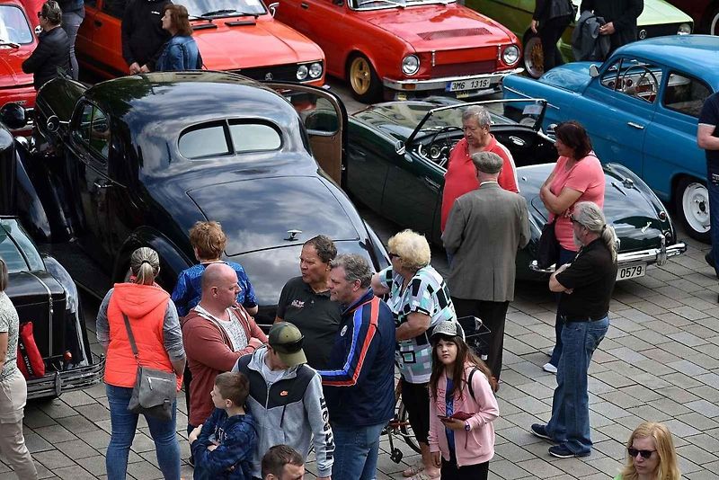 Nablýskané historické vozidla a motorky obsadily v neděli 19. května centrum Prostějova. 19.5. 2024