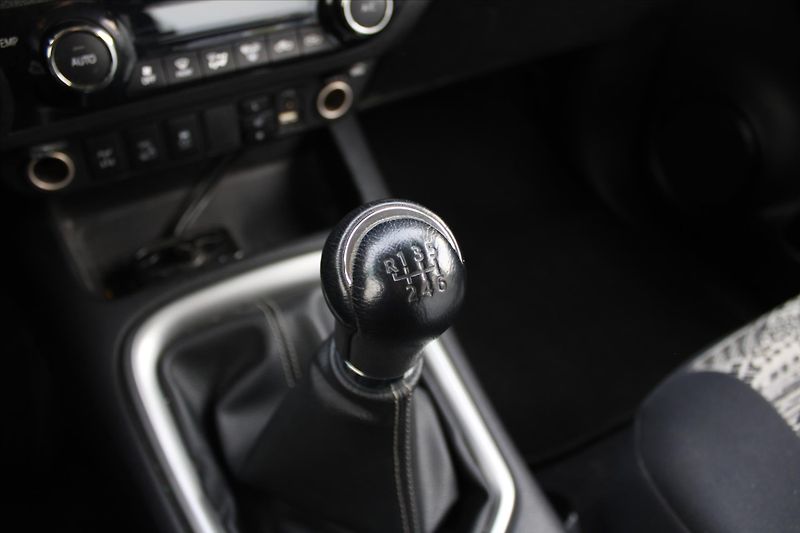 Toyota Hilux 2.4D4D 110kW EXPED. SPECIÁL ČR - fotka 21 z 24