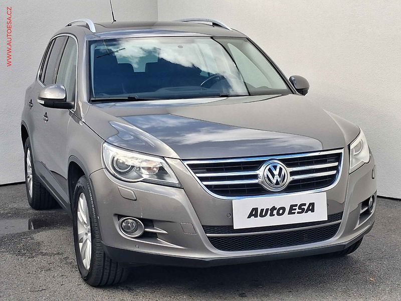 Volkswagen Tiguan (2009) 2.0 TDi 4x4, AC, xenon, navi - fotka 1 z 17