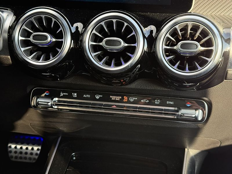 Mercedes-Benz GLB (2021) 220 d 4MATIC - fotka 22 z 46