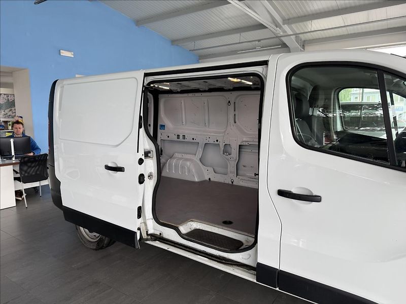 Renault Trafic 1,6   89kW,SERVISKA,2.MAJITEL - fotka 23 z 26