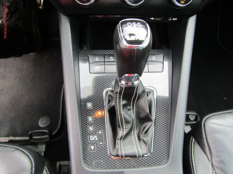 Škoda Octavia (2014) 2.0 TDi, RS, DSG - fotka 17 z 18