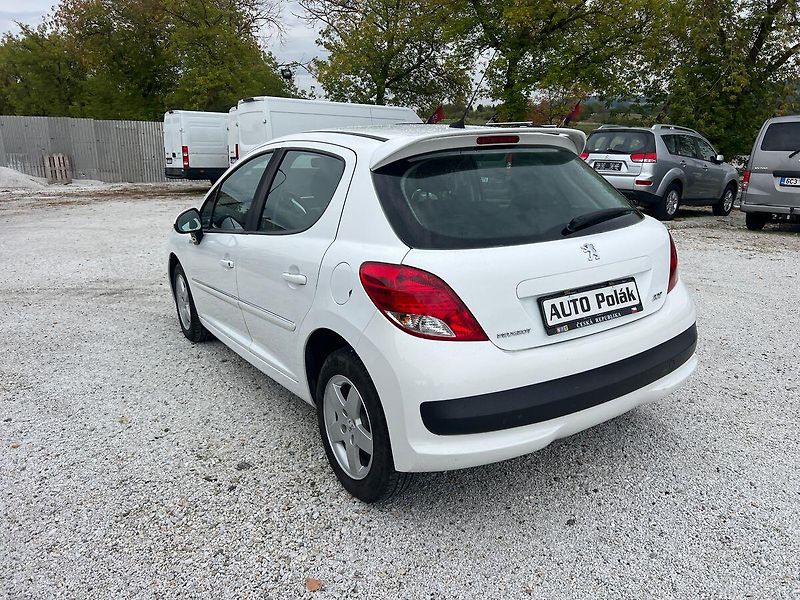 Peugeot 207 1.4 VTi - fotka 11 z 14