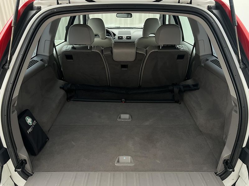 Volvo XC90 D5 AWD SUMMUM - fotka 5 z 30