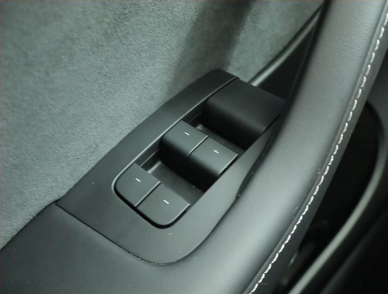 Tesla Model Y (2022) Long Range AWD 79kWh, SoH 91% - fotka 18 z 22