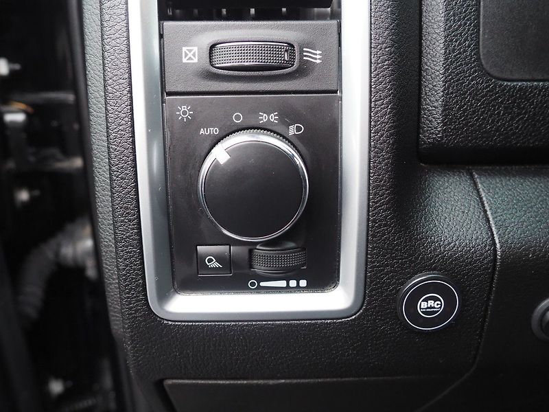Dodge RAM 1500 (2021) Warlock 4x4 LPG - fotka 22 z 35