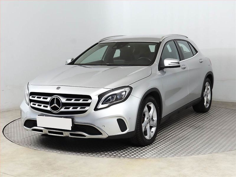 Mercedes-Benz GLA (2018) 200 d 4MATIC, 4X4 - fotka 2 z 19