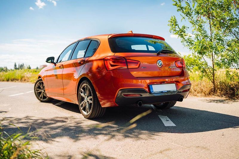 BMW Řada 1 (2016) M140i xDrive - fotka 4 z 31