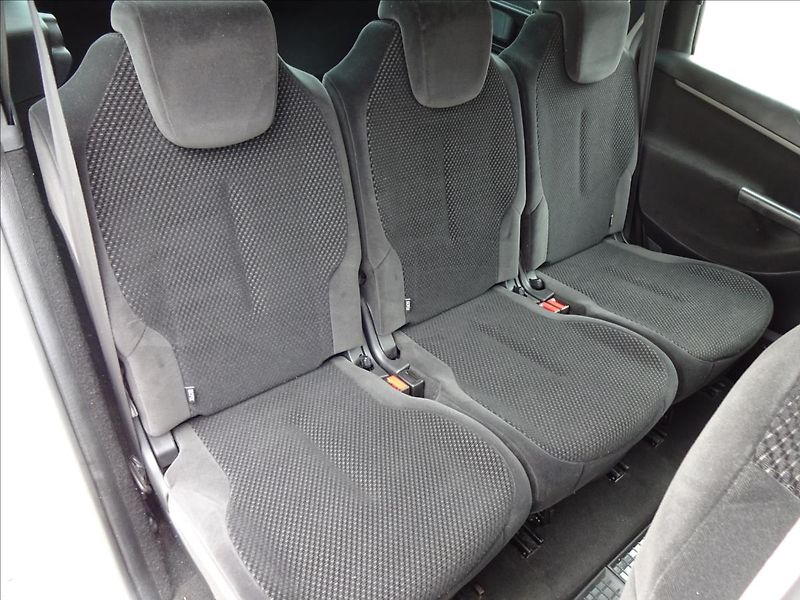 Citroën C4 Picasso 1,6HDI 80kW - fotka 25 z 44